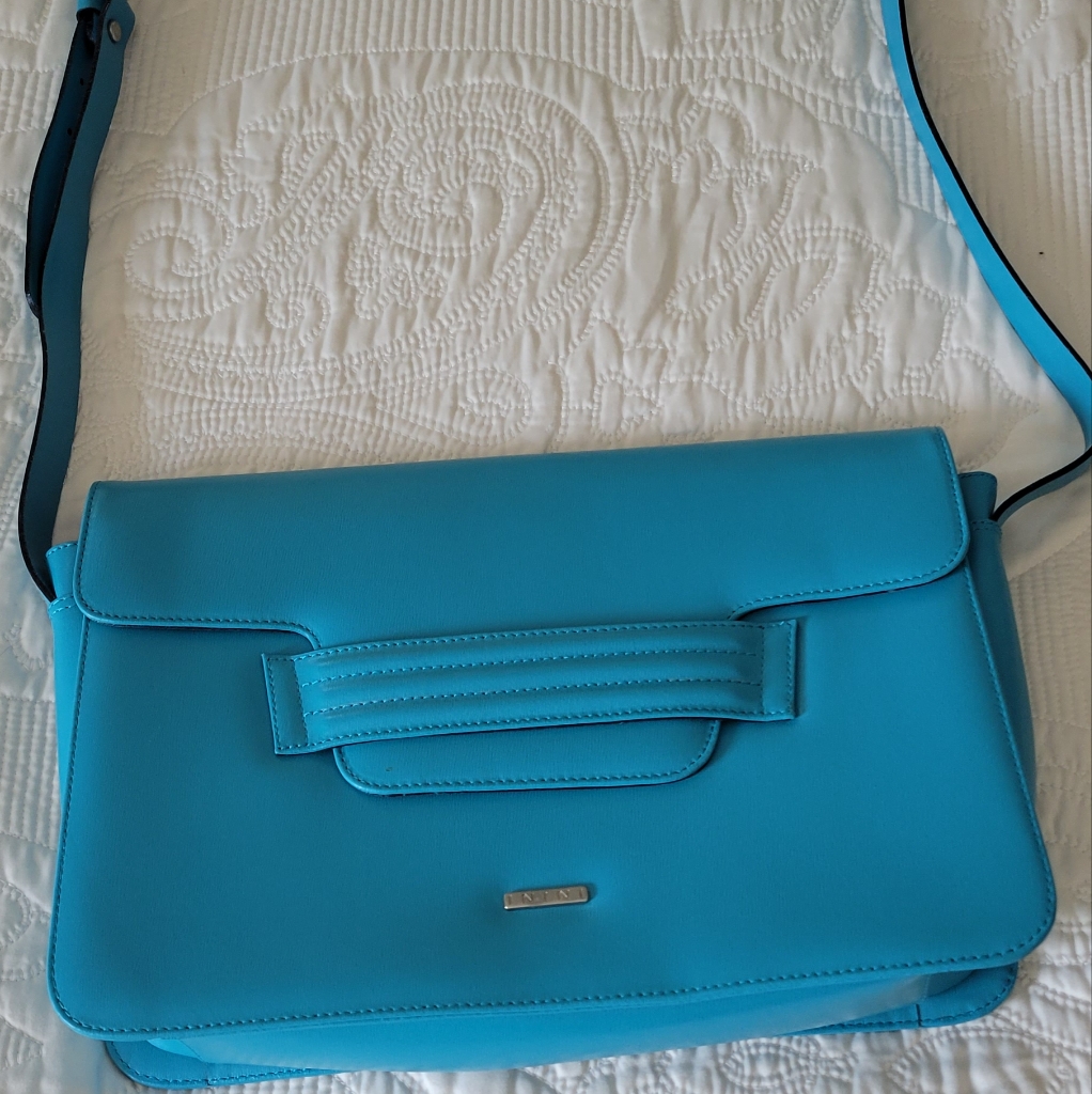 Just Like New Beautiful Solderbag Teal Color By Inini.